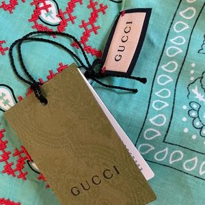 Gucci ‘Private Invitation’ scarf